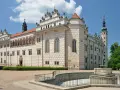 Zamek Litomyśl, perła renesansu, to fascynujące miejsce pełne ciekawostek o Czechach. Jego unikalna fasada zdobiona sgraffito zachwyca.