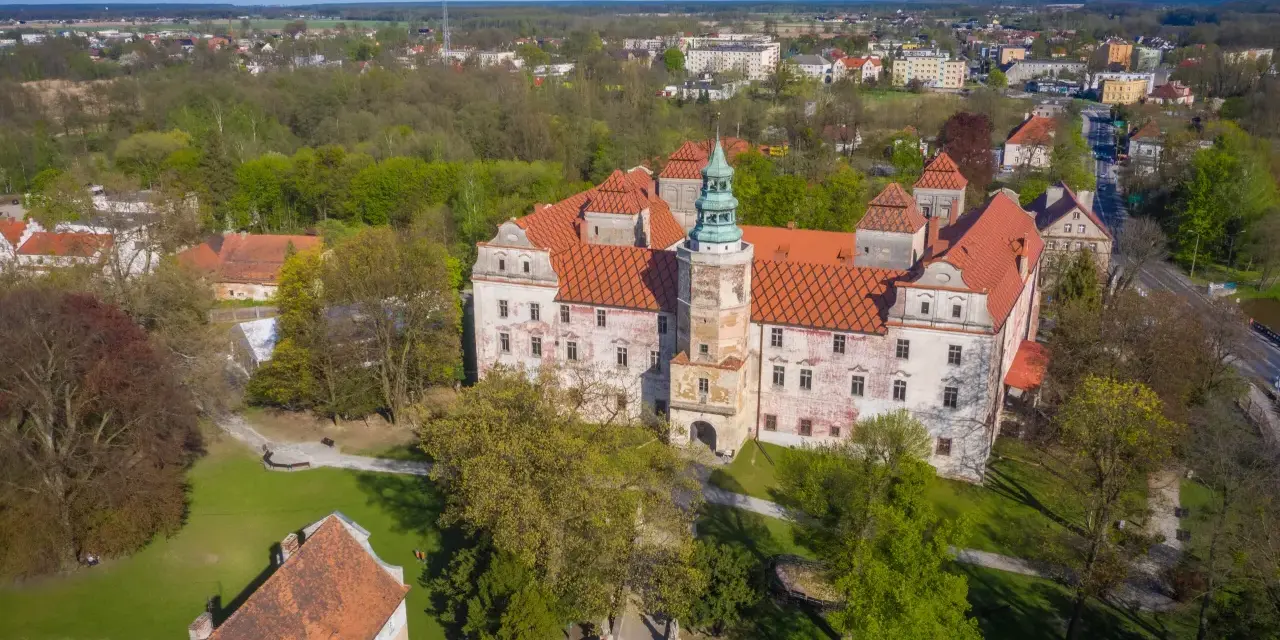 Zamek w Niemodlinie zdjęcia – odkryj piękno tej historycznej rezydencji