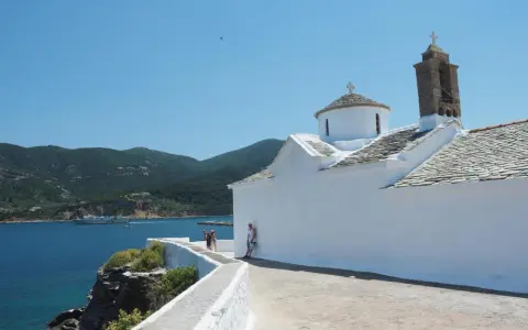 Na jakiej wyspie kręcono Mamma Mia? Odkryj tajemnice Skopelos
