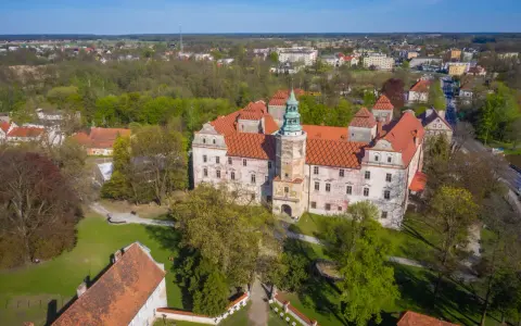 Zamek w Niemodlinie zdjęcia – odkryj piękno tej historycznej rezydencji