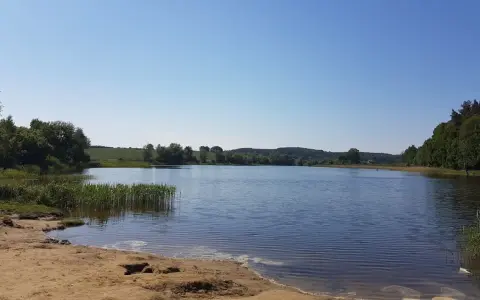 Jezioro Rokickie: Cudowne miejsce na relaks i wędkarstwo w naturze