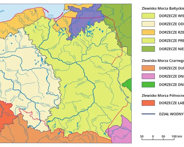 Mapa przedstawia zlewiska rzek w Polsce. Główną rzeką jest Wisła, której dorzecze zajmuje znaczną część kraju.