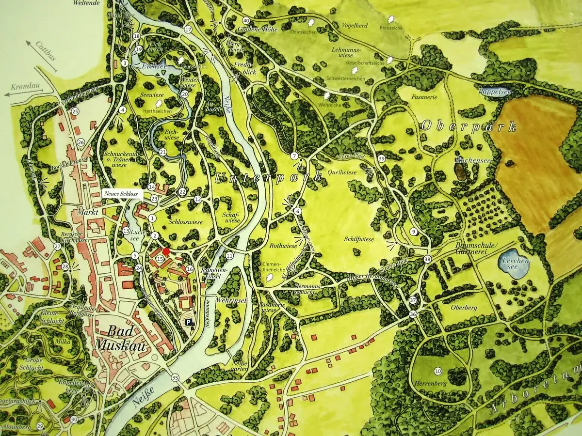 Park Mużakowski mapa: szczegółowy plan terenu z zaznaczonymi ścieżkami, budynkami i zbiornikami wodnymi, w tym Nowy Zamek i Oberpark.
