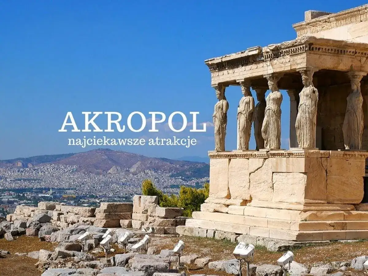 Akropol w Atenach, z Erechtejonem i jego kariatydami. Planujesz zwiedzanie? Sprawdź akropol bilety, by zobaczyć te najciekawsze atrakcje.