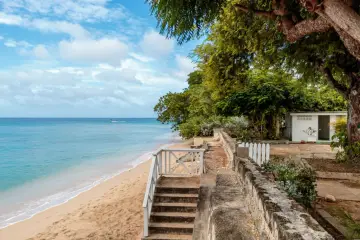 Piękne plaże i turkusowe morze na Barbadosie. Idealne miejsce na wymarzone wakacje.